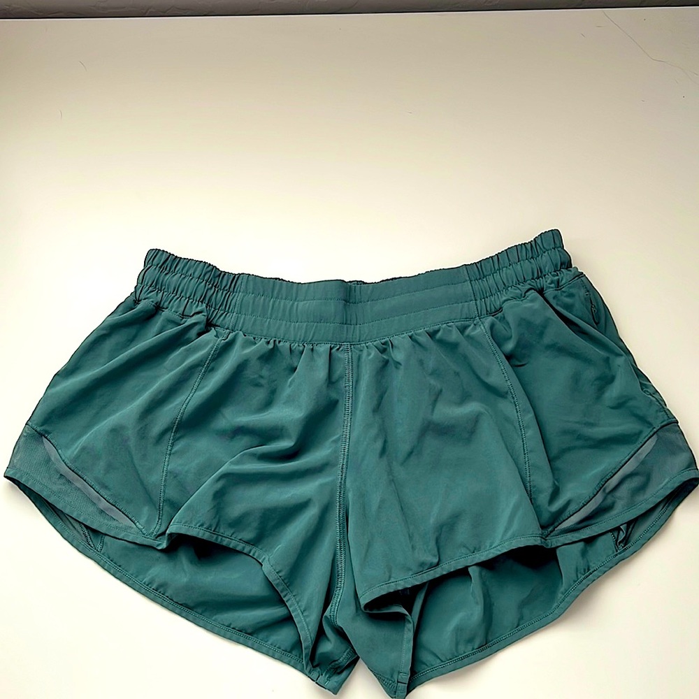 GREEN/BLUE LULU SIZE 8 SHORTS 2.5